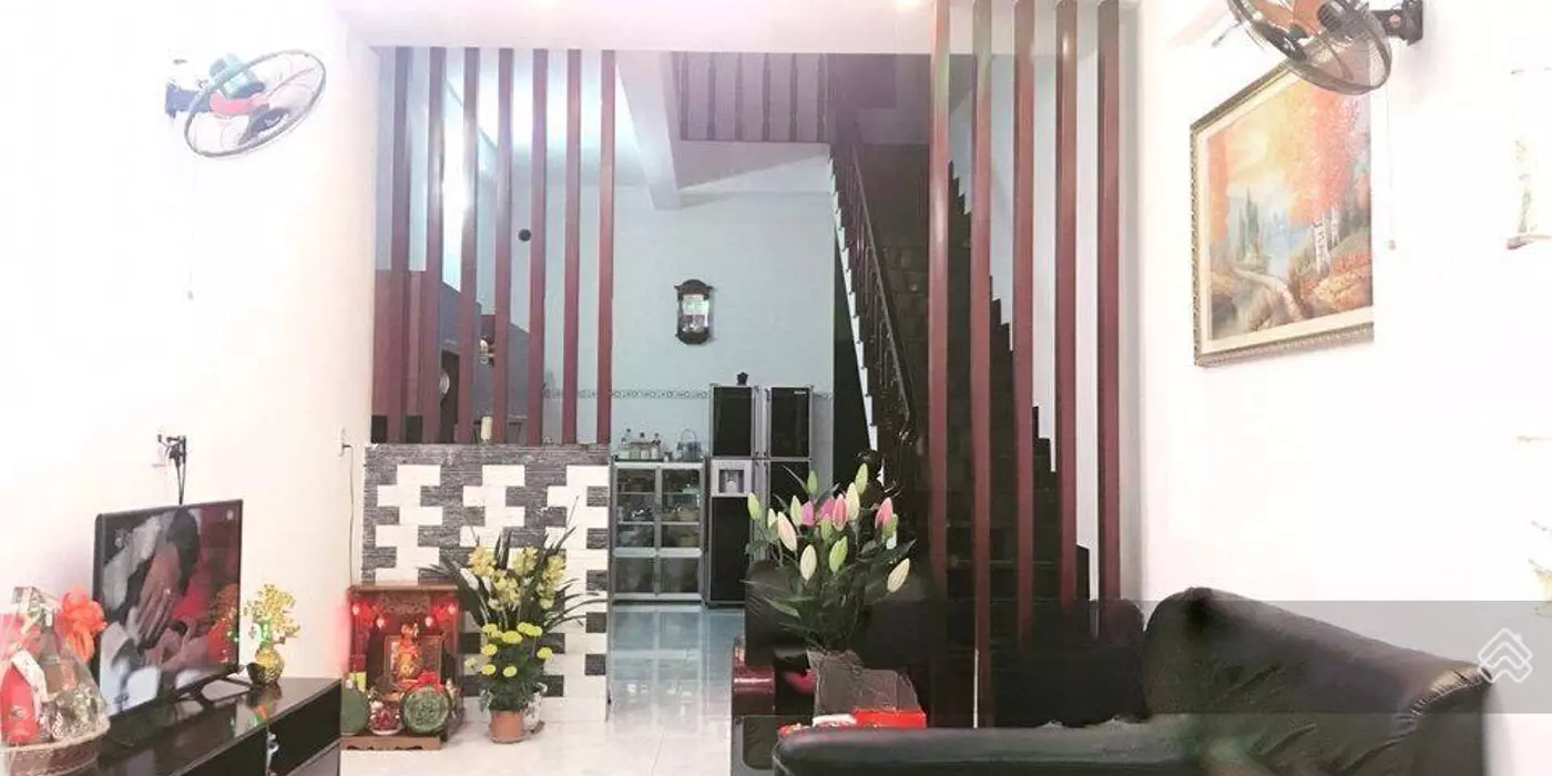 Bán nhà mặt tiền giá 5.7 tỷ đường Kiến Thiết - Tp Nha Trang. Giá rẻ nhà kiên cố xây rất đẹp