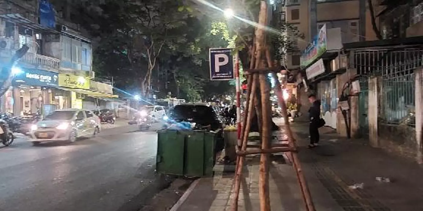 bán căn hộ tập thể phố thi sách 3PN view phố hai bà trưng