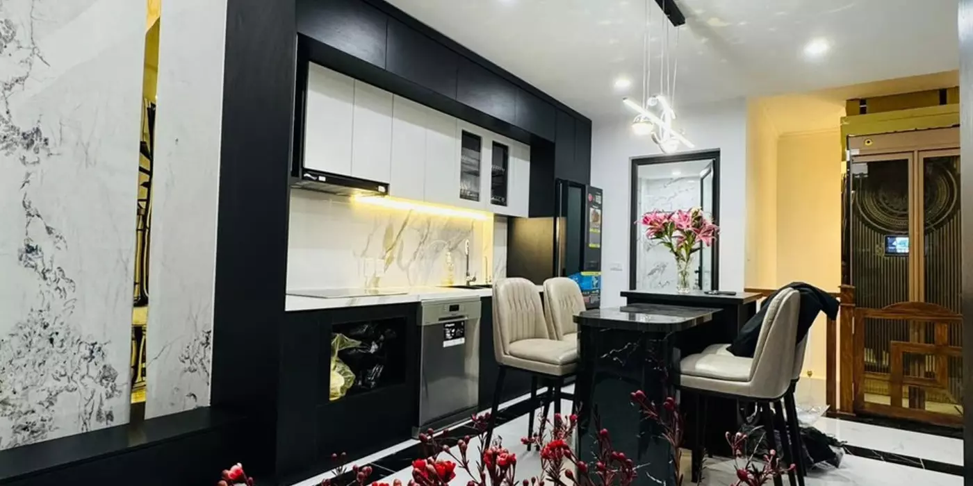 BÁN NHÀ MẶT NGÕ, 5 TẦNG THANG MÁY, PHỐ LÒ ĐÚC, Ô TÔ ĐỖ CỬA, ĐẸP LONG LANH