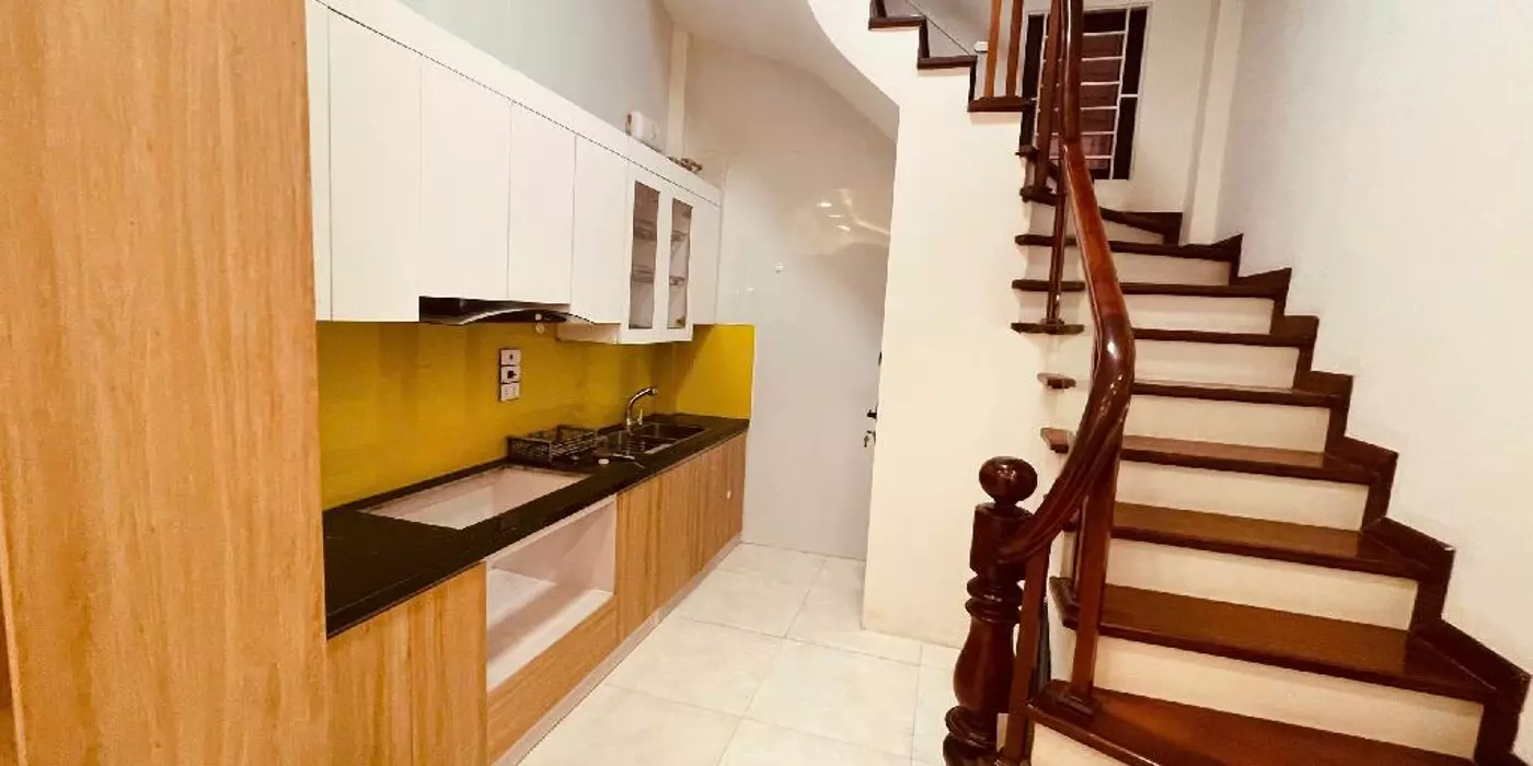 BÁN NHÀ CẦU GIẤY 35M2 X 5 TẦNG 7.5 TỶ - VỊ TRÍ ĐẮC ĐỊA