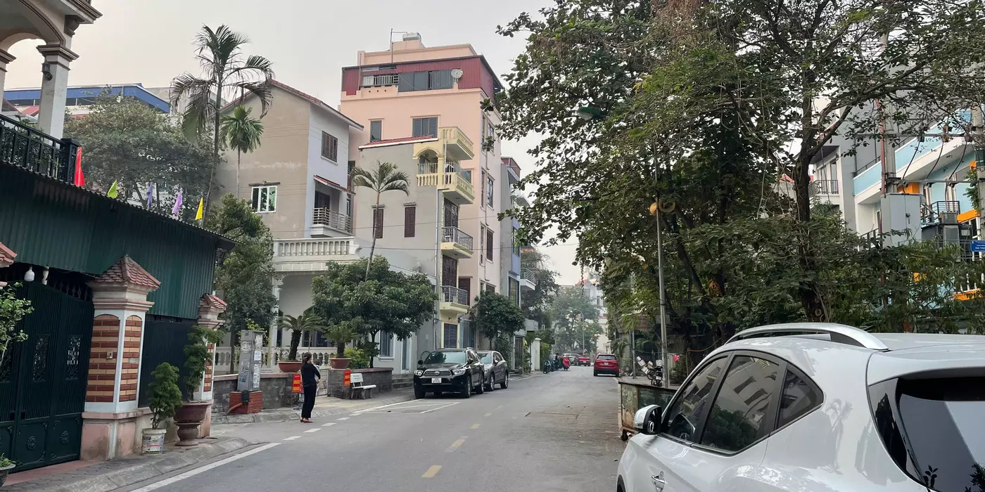 BÁN NHÀ Ở TẾT NGUYỄN VĂN CỪ, NGỌC LÂM, LONG BIÊN. ÔTÔ TRÁNH, THANG MÁY, NGÕ THÔNG. 43M2*7T, 13.8 TỶ
