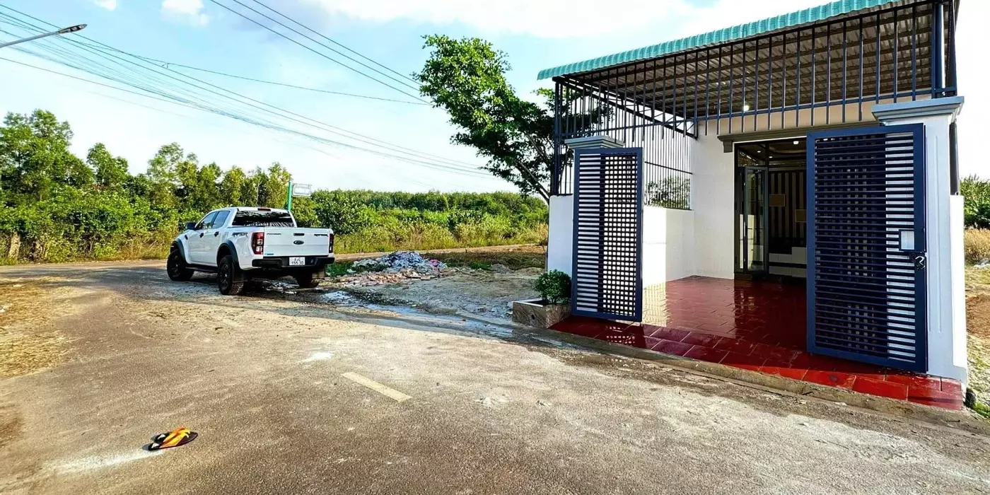 Bán Gấp 368m2 TC SHR Dt756 Cổng Khu Công Nghiệp Vào Chợ Trường Suối.Giá 215tr