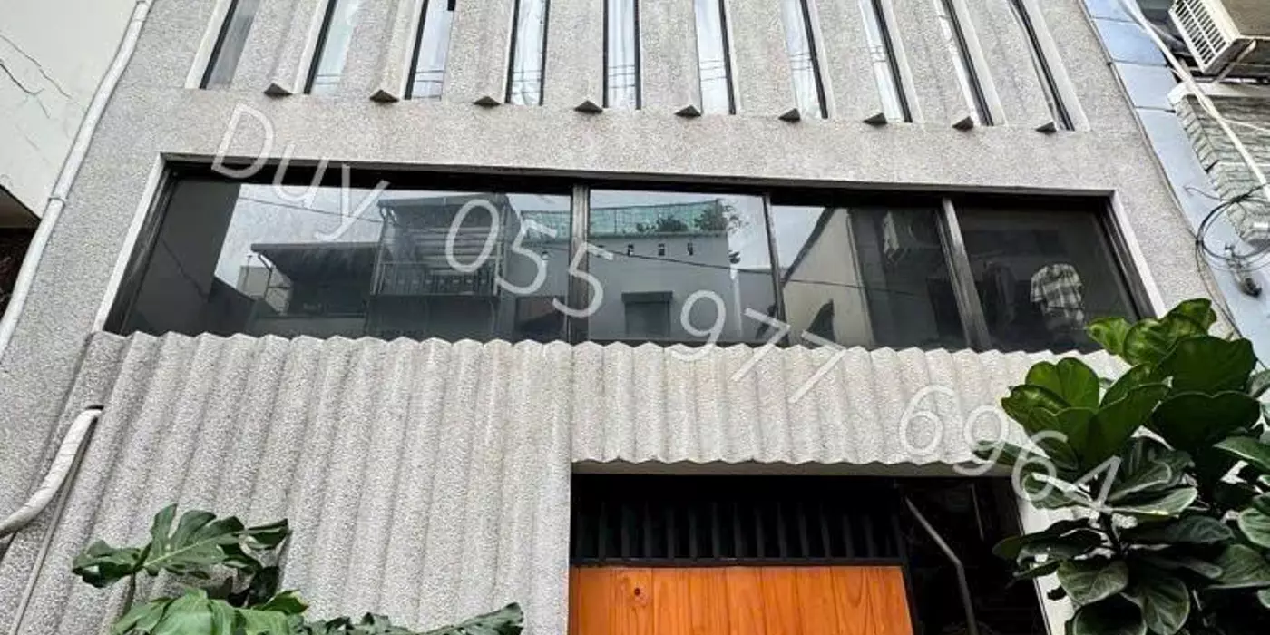 PHÚ NHUẬN-Ở NGAY-4 TẦNG BTCT - NGANG 5M - SÁT KHU PHAN XÍCH LONG.