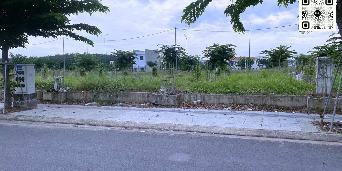 Lô đất thổ cư nằm trong khu vực đang phát triển nhanh chóng:
 • Diện tích: 80m² (5x16m).
 • Pháp