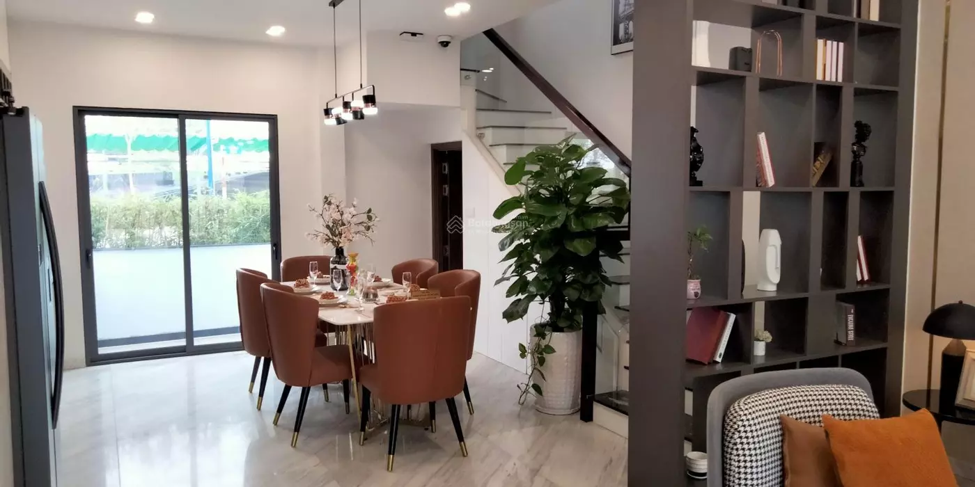 Bán nhà ở Thành Phố Thuận An, BD giá 2ty990tr. Sổ hồng hoàn công đầy đủ, ngân hàng hỗ trợ vay 70%