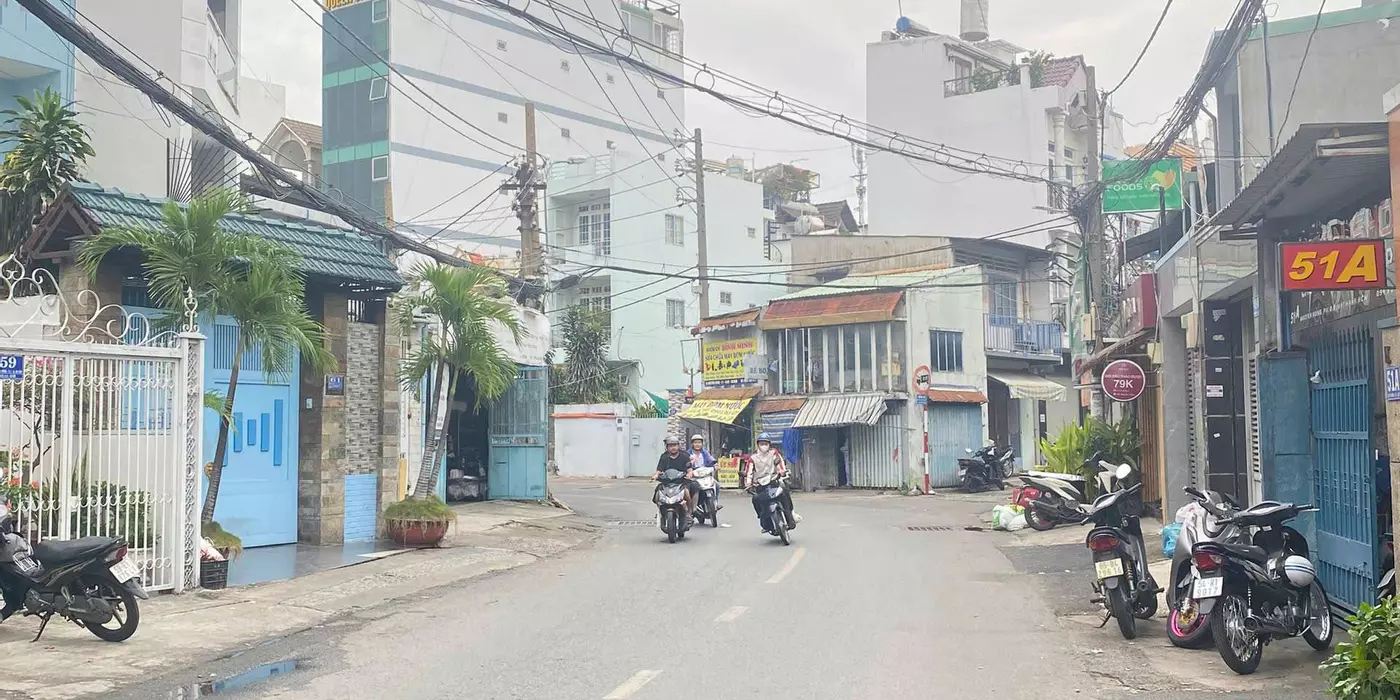 Bán Nhà Nguyên Hồng 4x10, 2 Tầng, 2PN, Gần Emart Chỉ 3.3 Tỉ