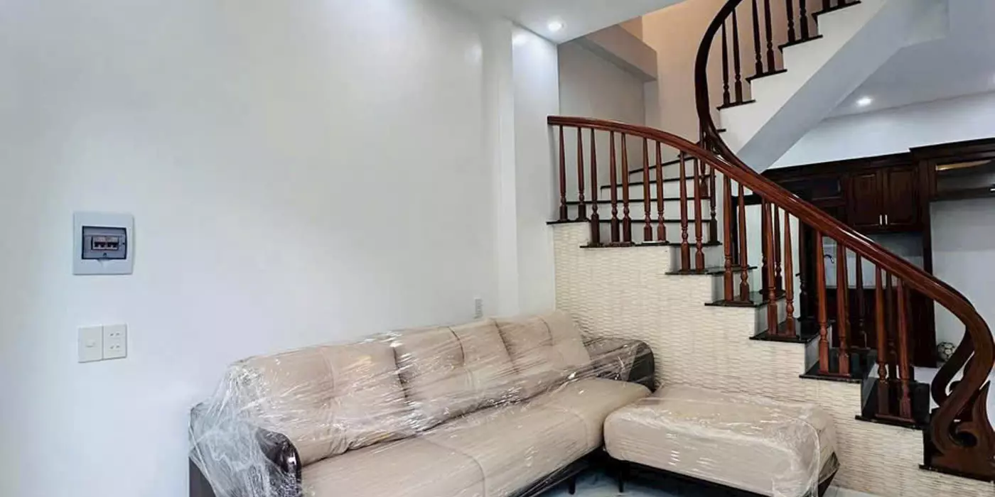Bán căn nhà 3 tầng trung tâm phường Trần lãm nội thất xin sò.diện tích 38m2. giá 1.850 tỷ