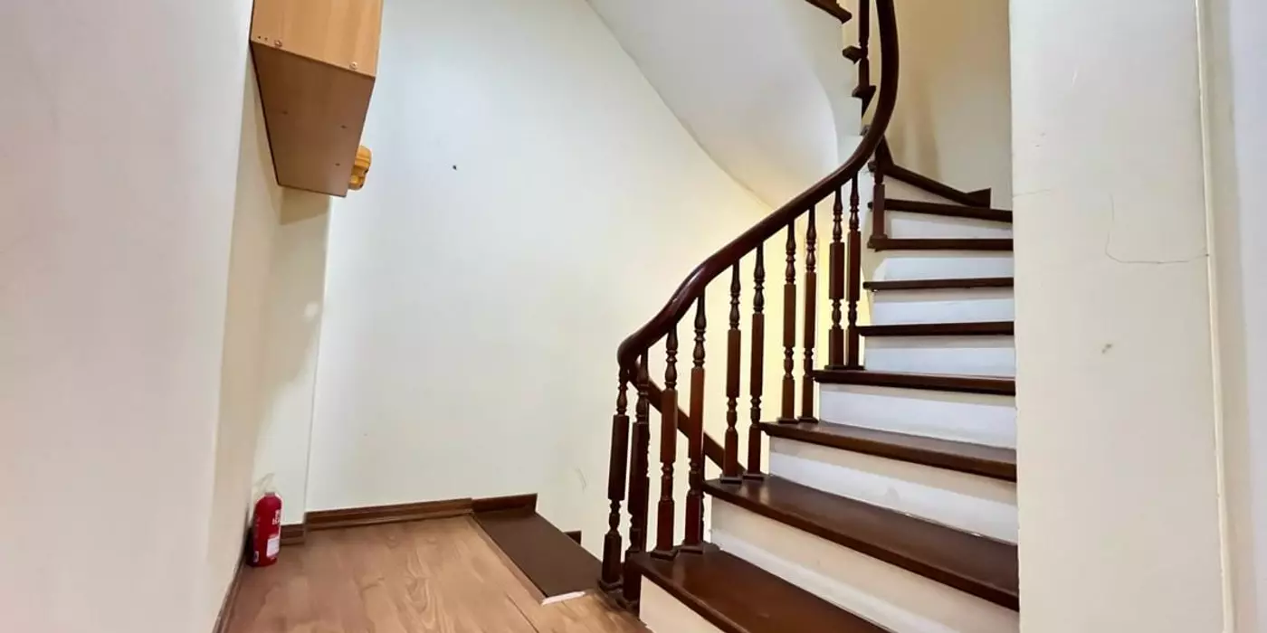 BÁN NHÀ MẶT NGÕ CẦU GIẤY 6.3 TỶ 30m2 5 TẦNG TIỆN ÍCH KHÔNG THIẾU GÌ