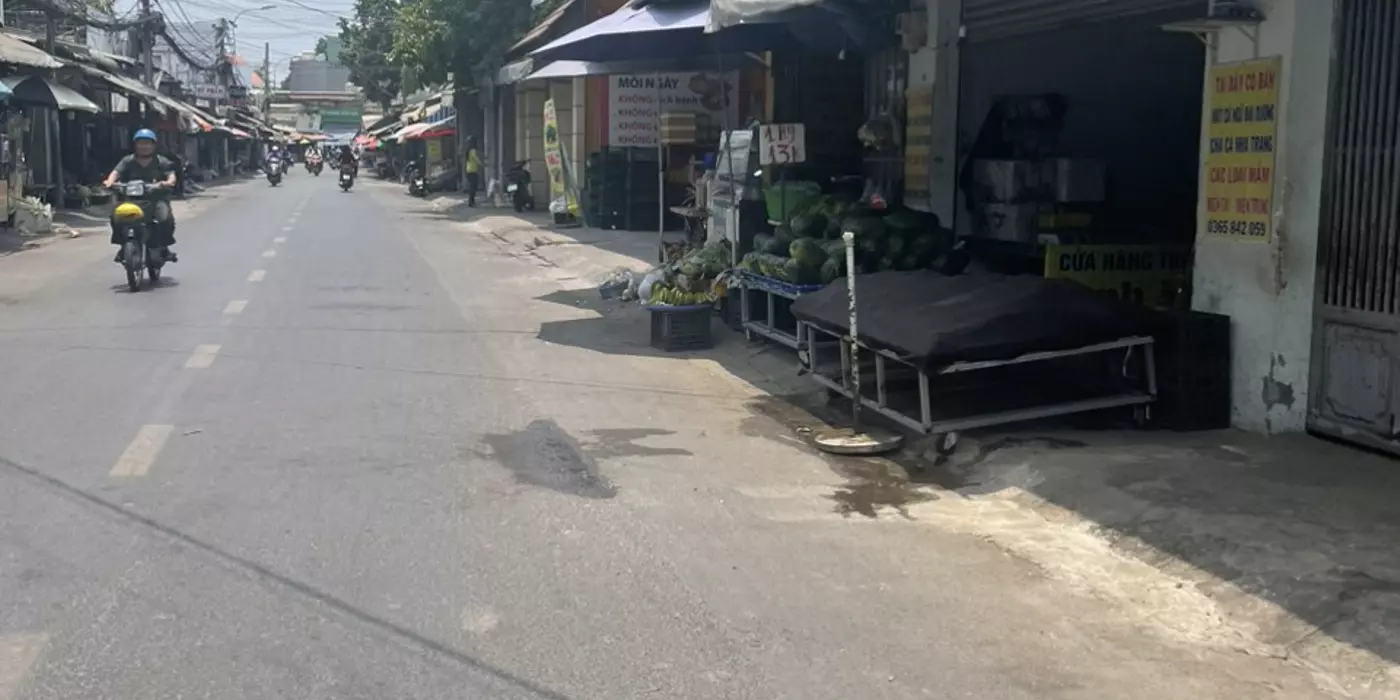 Bán đất thổ cư, mặt tiền, ngay chợ, 23 x 100m (2.185m2) Giá 73 tỷ Đường Hiệp Thành 13