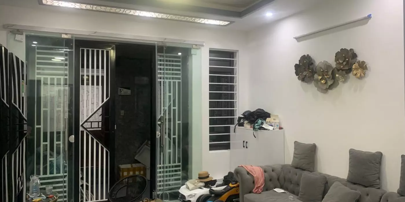 BÁN NHÀ VIỆT HƯNG-LONG BIÊN 4.850 TỶ 30m, 5 TẦNG, MT 4.2m, VỊ TRÍ TRUNG TÂM VIỆT HƯNG, AN SINH TỐT