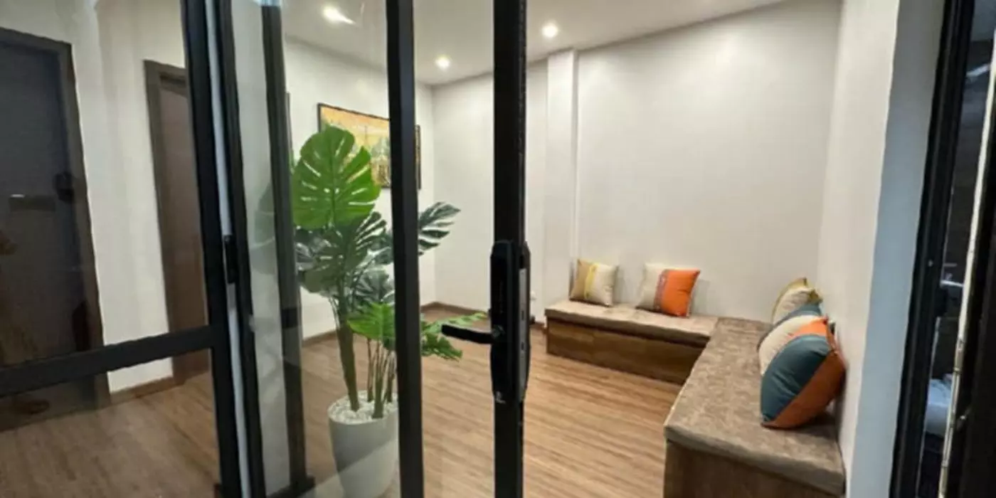 Nhà đẹp Tân Xuân , 5 ttầng , kinh doanh, thông ra chợ 48m giá 8,7 tỷ
