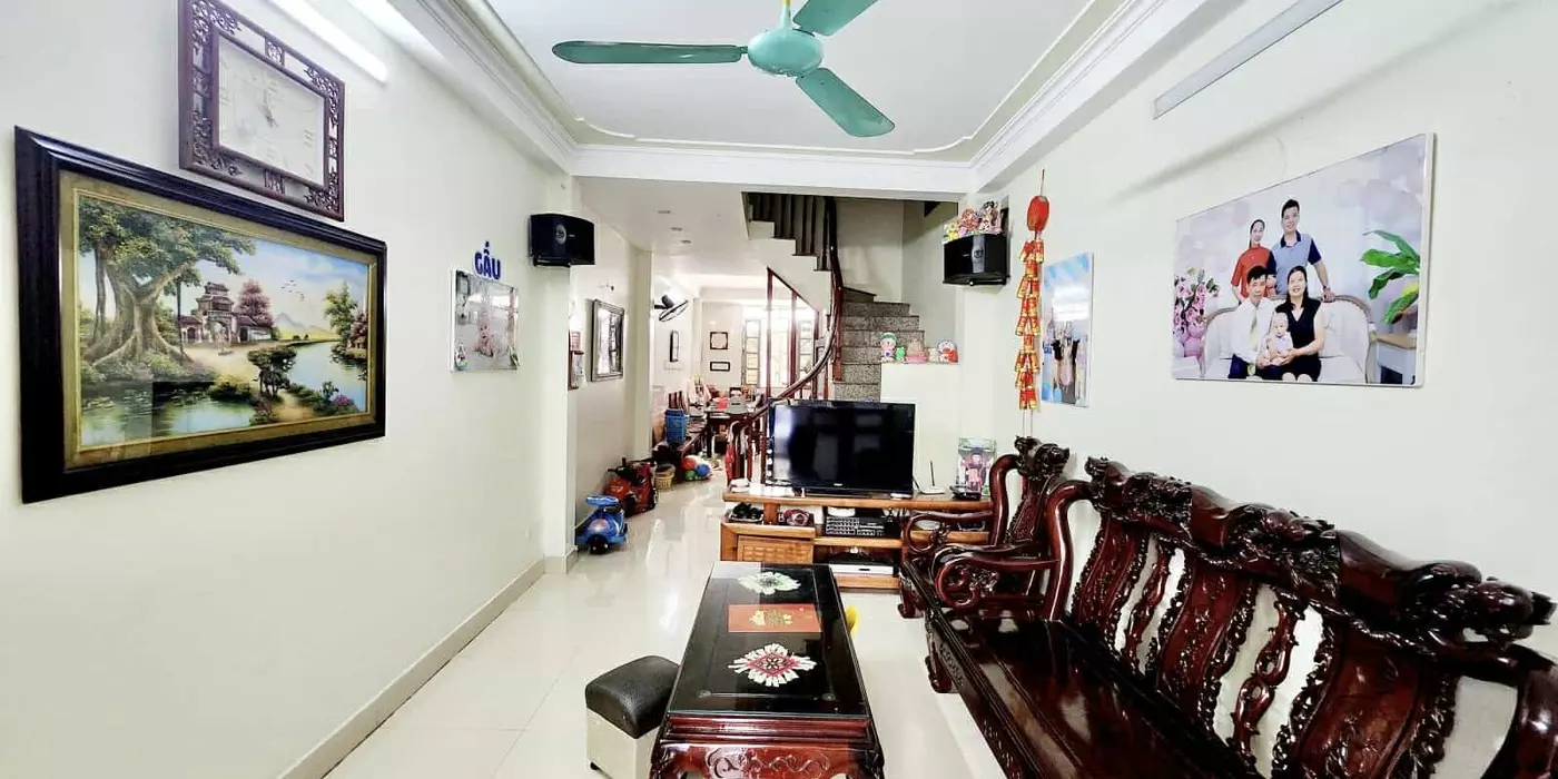 Nhắc riêng các bác thích nhà gần cầu Vĩnh Tuy! Bán nhà Cổ Linh, ba gác đỗ cửa, 45m2, 6.3 tỷ
