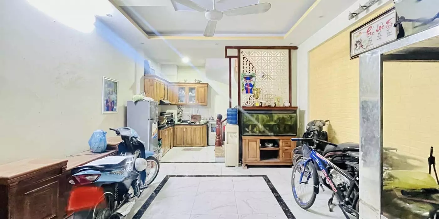 Nhà cũ nhưng được cái còn dùng tốt! Bán nhà Nguyễn Sơn, ngõ xe ba gác, 32m2, 5.75 tỷ