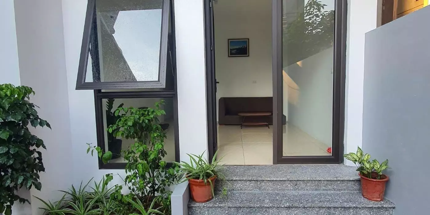 BÁN NHÀ ĐẸP SÂN VƯỜN THƯỢNG THANH-LONG BIÊN 6.8 TỶ 70m 3 TẦNG , MT 4m, GẦN Ô TÔ.