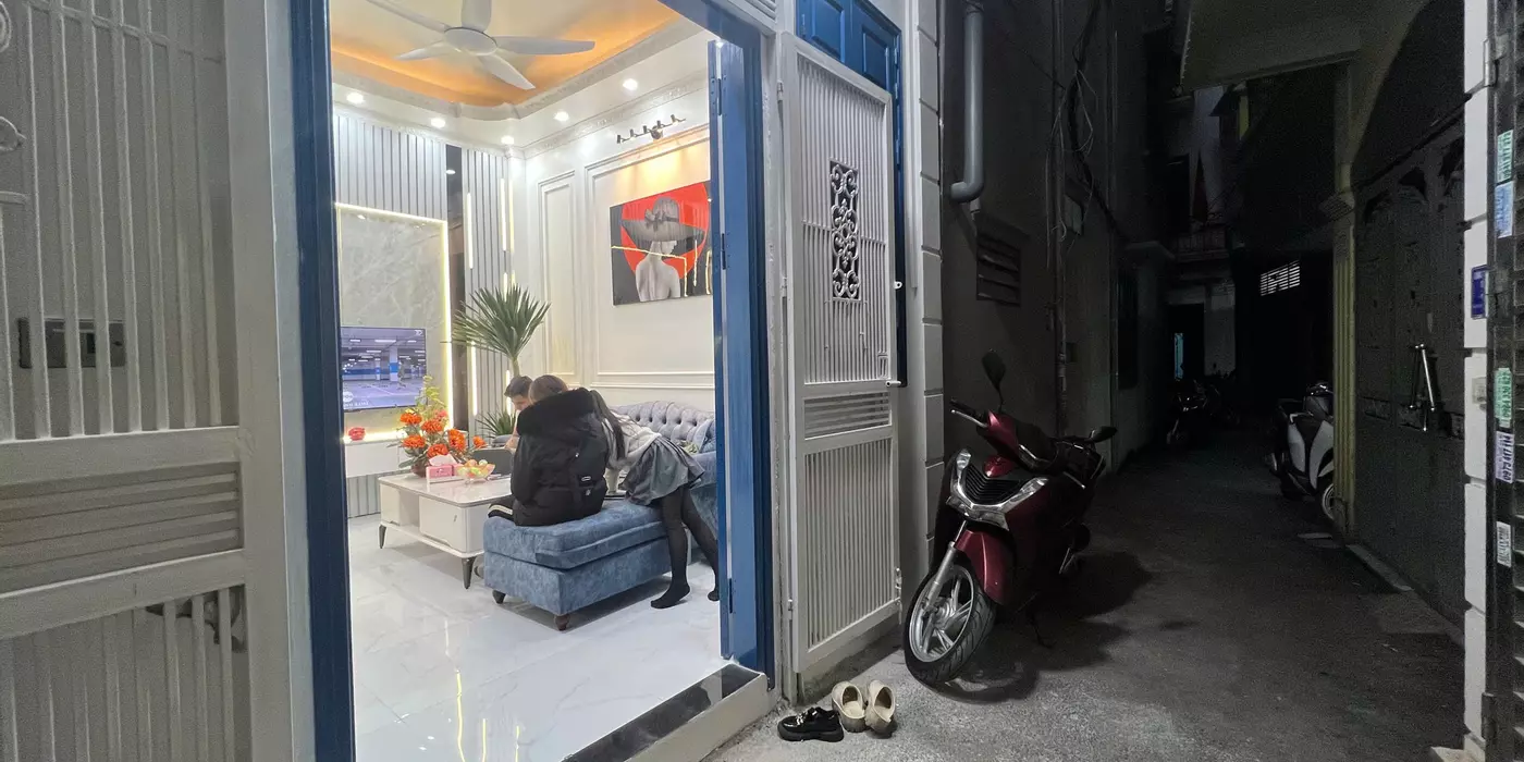 NHÀ ĐẸP NGUYỄN KHÁNH TOÀN-CẦU GIẤY - 27M2 x 5T - MT 5M - 5.85 TỶ - GẦN PHỐ - CÁCH Ô TÔ 20M