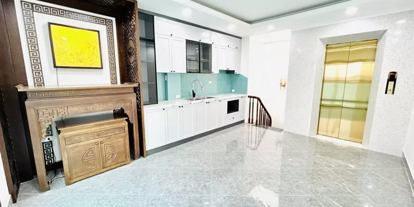 Nhà Mặt Ngõ OTO Tránh, Phố Tam Trinh: 5 Tầng, Thang Máy NK, Nội Thất Cao Cấp, Giá 5.95 tỷ