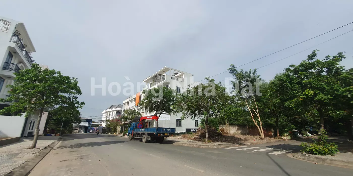 Đất nền đường Lê Văn Lương, 104m, giá 5.85 tỷ, sổ hồng riên