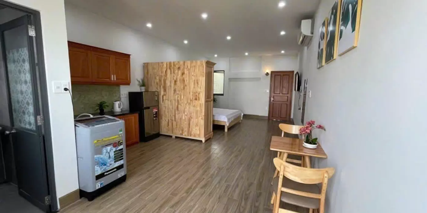 Toà 5 tầng, khu Phố Tây An Thượng, cách biển Mỹ Khê chỉ 30m, Đà Nẵng.