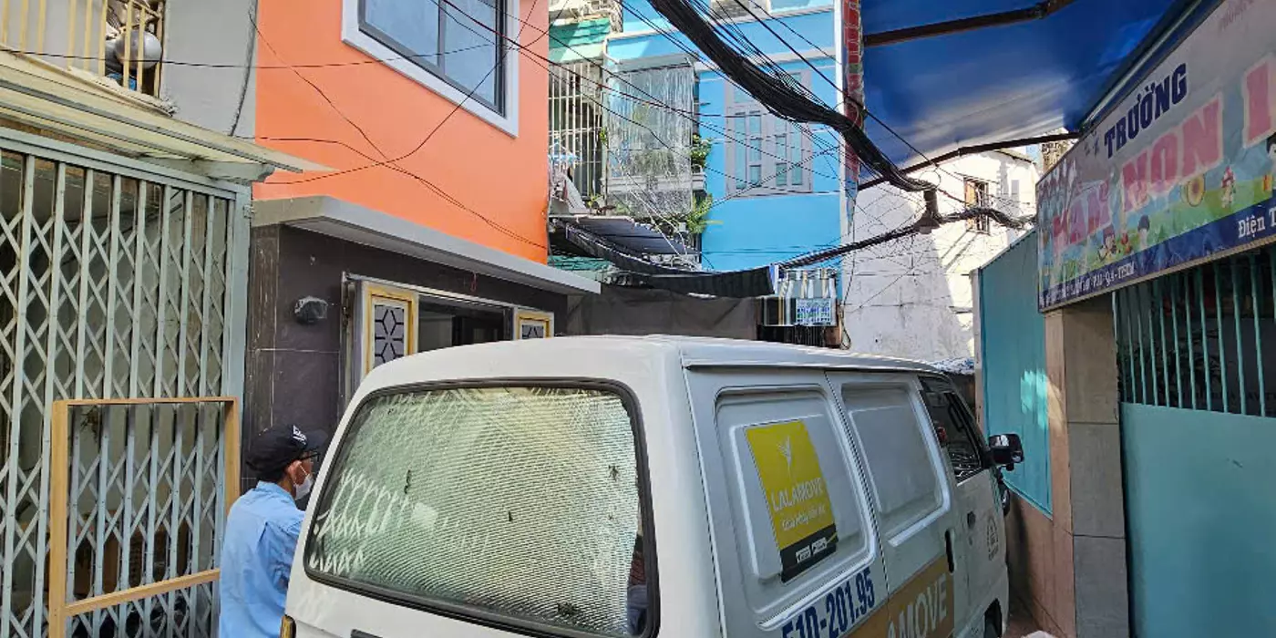 SÁT MẶT TIỀN HẺM XE HƠI VĨNH KHÁNH Q4
ĐÚC 5 TẤM HƠN 3 TỶ 0, 5 GIÂY Q1