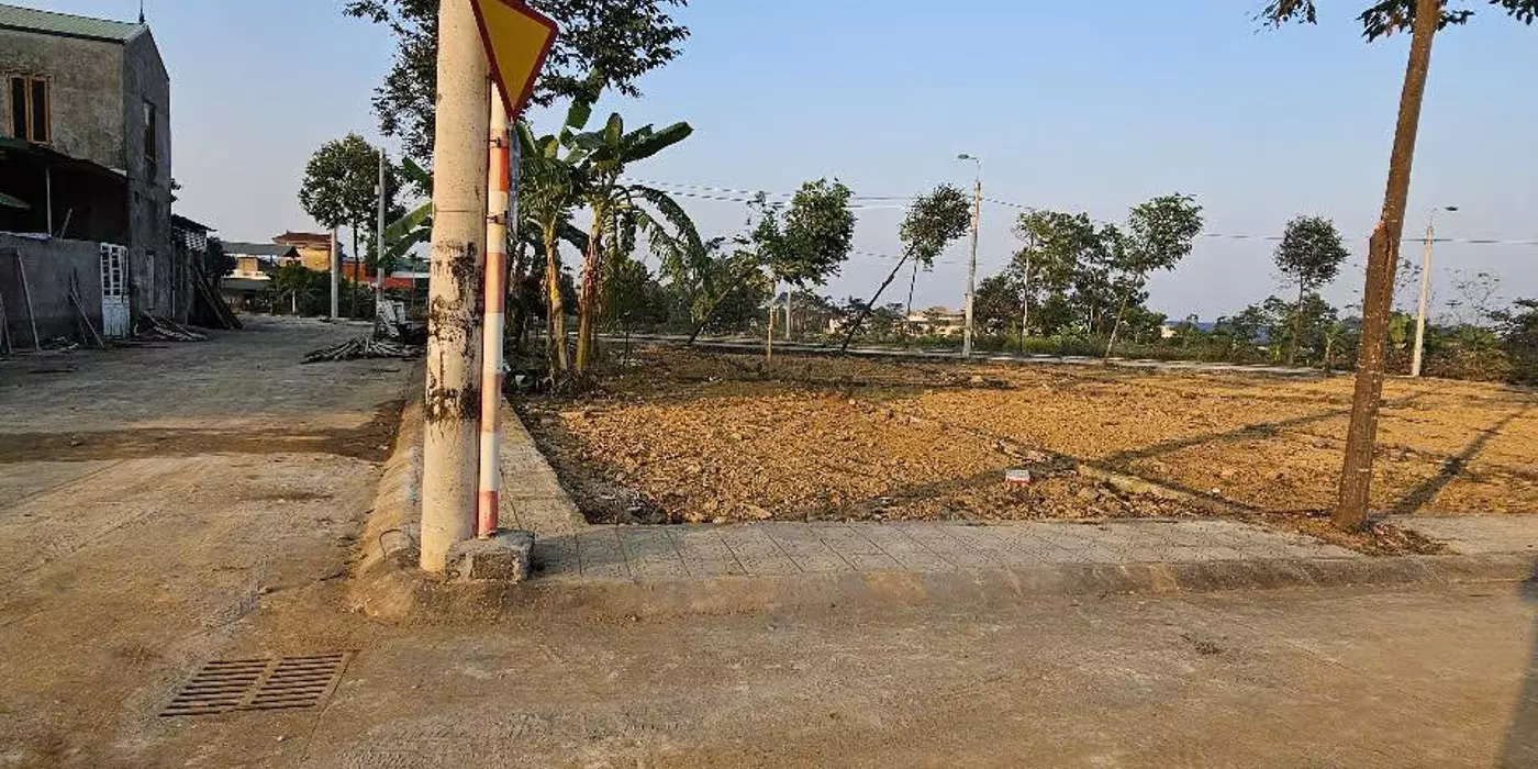 Bán đất đẹp 3 mặt tiền nở hậu vỉa hè rộng Phú Mãn ôtô ngõ thông 79m hơn 2tỷ