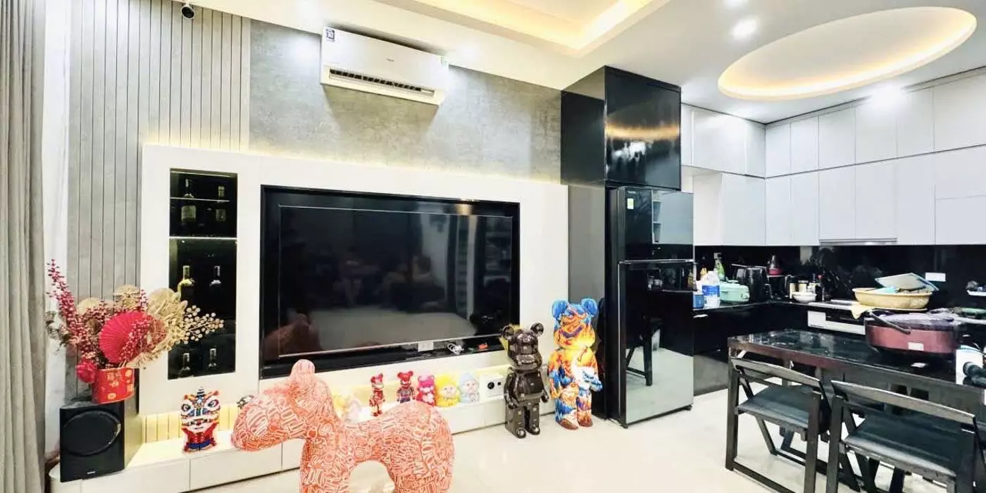 Kiểu gì cũng có bác tìm nhà như này! Bán nhà phố Nguyễn Văn Cừ, nội thất đẹp, gần ô tô, 9.25 tỷ