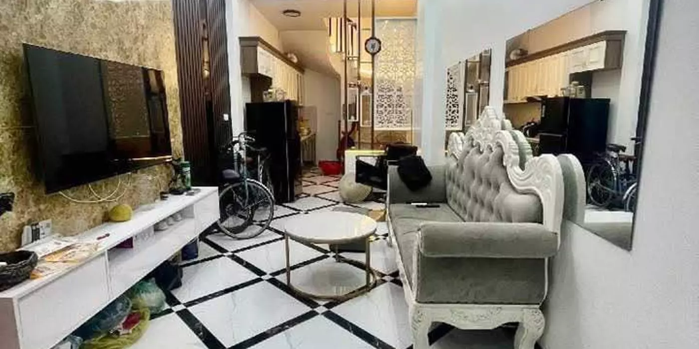 ❤️❤️ HÓT LẮM - 4,2 TỶ - NHÀ ĐẸP THẠCH BÀN 5 TẦNG - LÔ GÓC - 7 CHỖ ĐỖ CỬA - FULL NỘI THẤT
Vị trí
