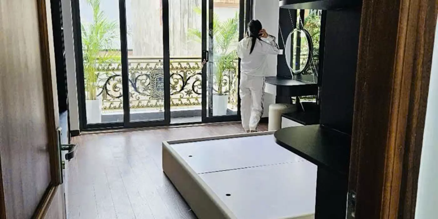 Bán nhà yên lạc phân lô 5 tầng thang máy long lanh ô tô kinh doanh văn phòng hai bà trưng