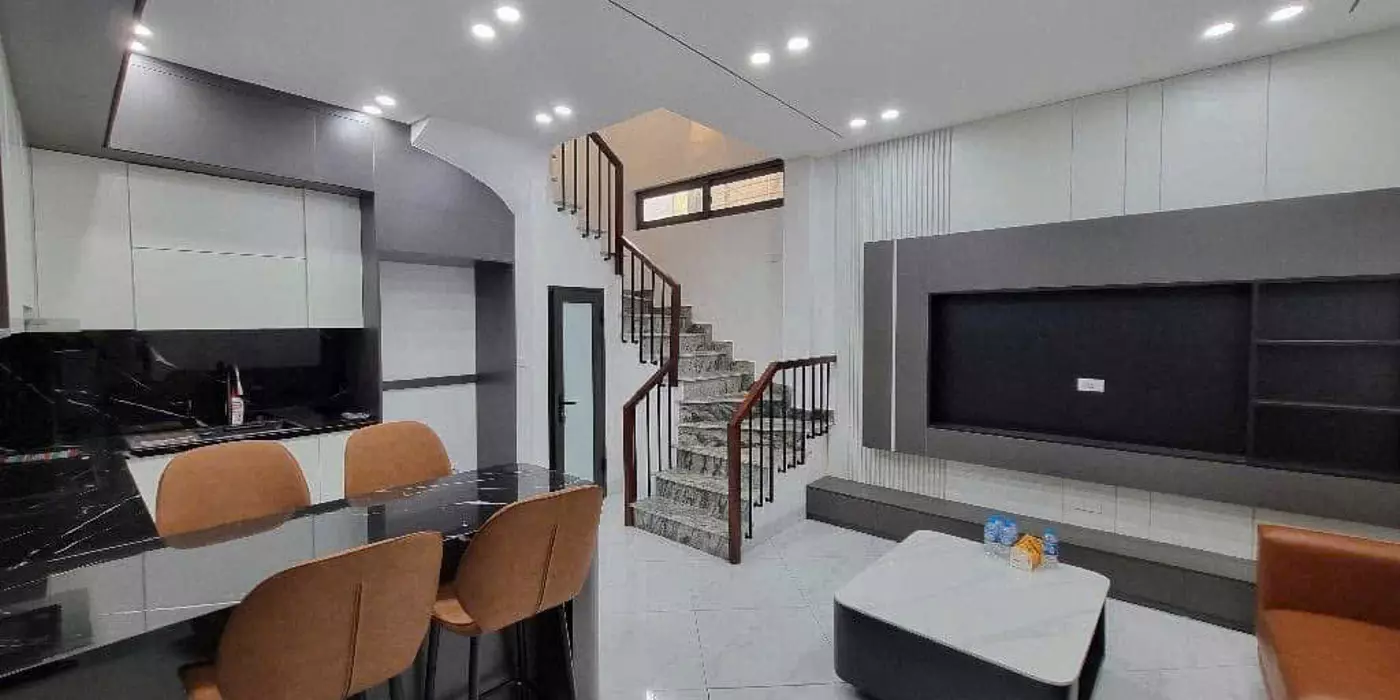 Do không có nhu cầu ở nên cần bán nhanh nhà gõ 58/39 số 2 Phố Việt Hưng, Phường Việt Hưng