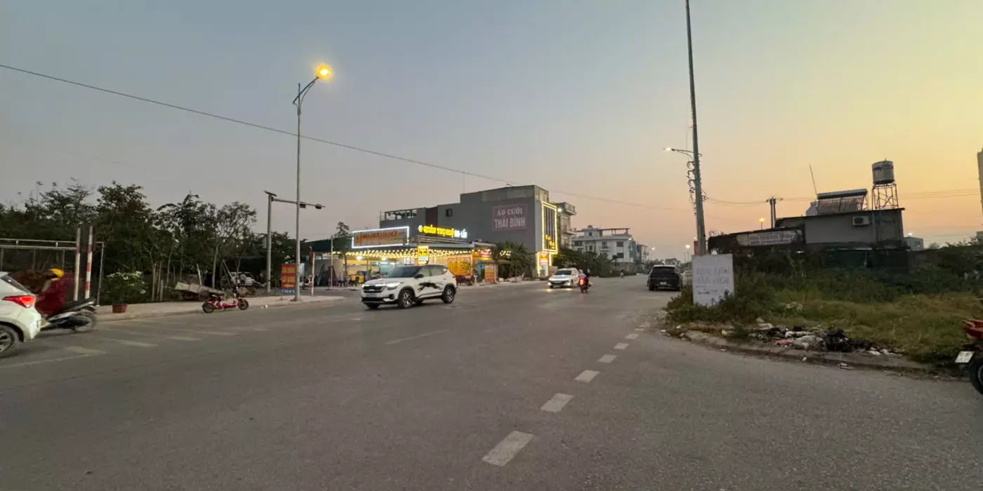 SIÊU PHẨM cặp góc 240m2 ngay ngã 4 Nông Lâm- TT. Bích Động