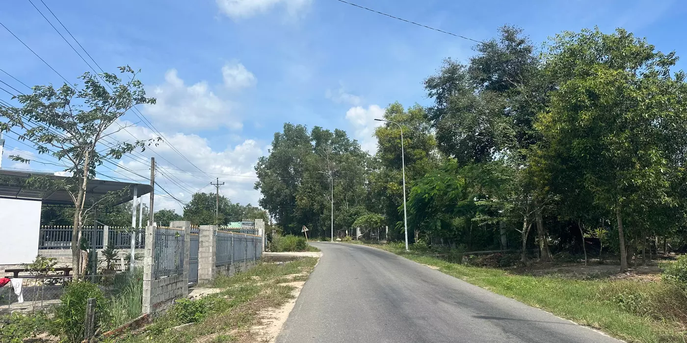 NGỢP BANK! 1.35 TỶ 10m x 30m Đường Cù Chính Lan - TX LaGi có 100m2 ONT