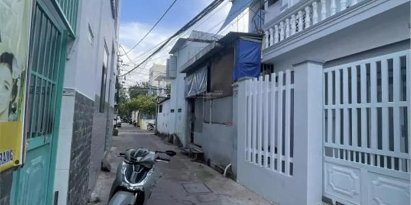Bán Nhà Phố Đường Chí Linh, Phường Phước Hòa, TP Nha Trang - Giá 3 Tỷ 460, Hướng Đông, Gác Lửng