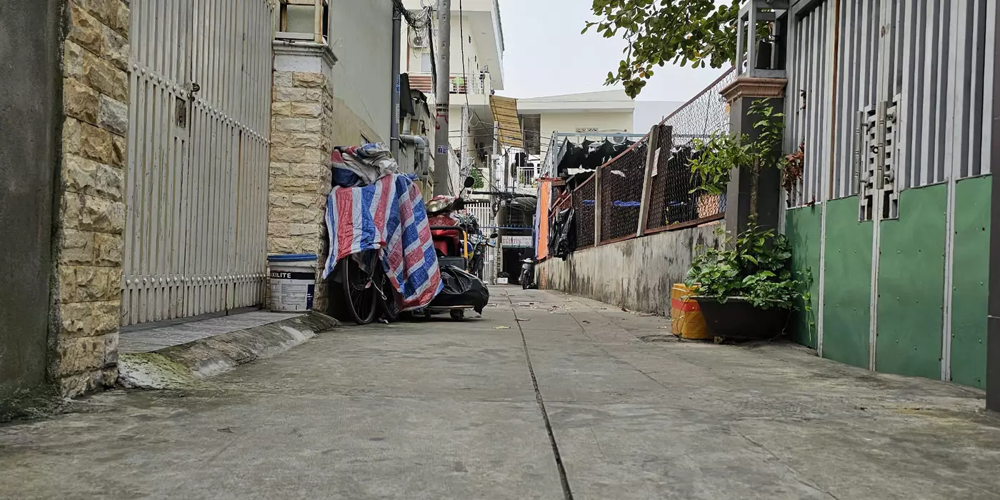 ĐƯỜNG BA GÁC MÁY  SÁT MẶT TIỀN VĨNH KHÁNH Q4

NGANG 3.7 DÀI 10M DƯỚI 80 TRIỆU M
