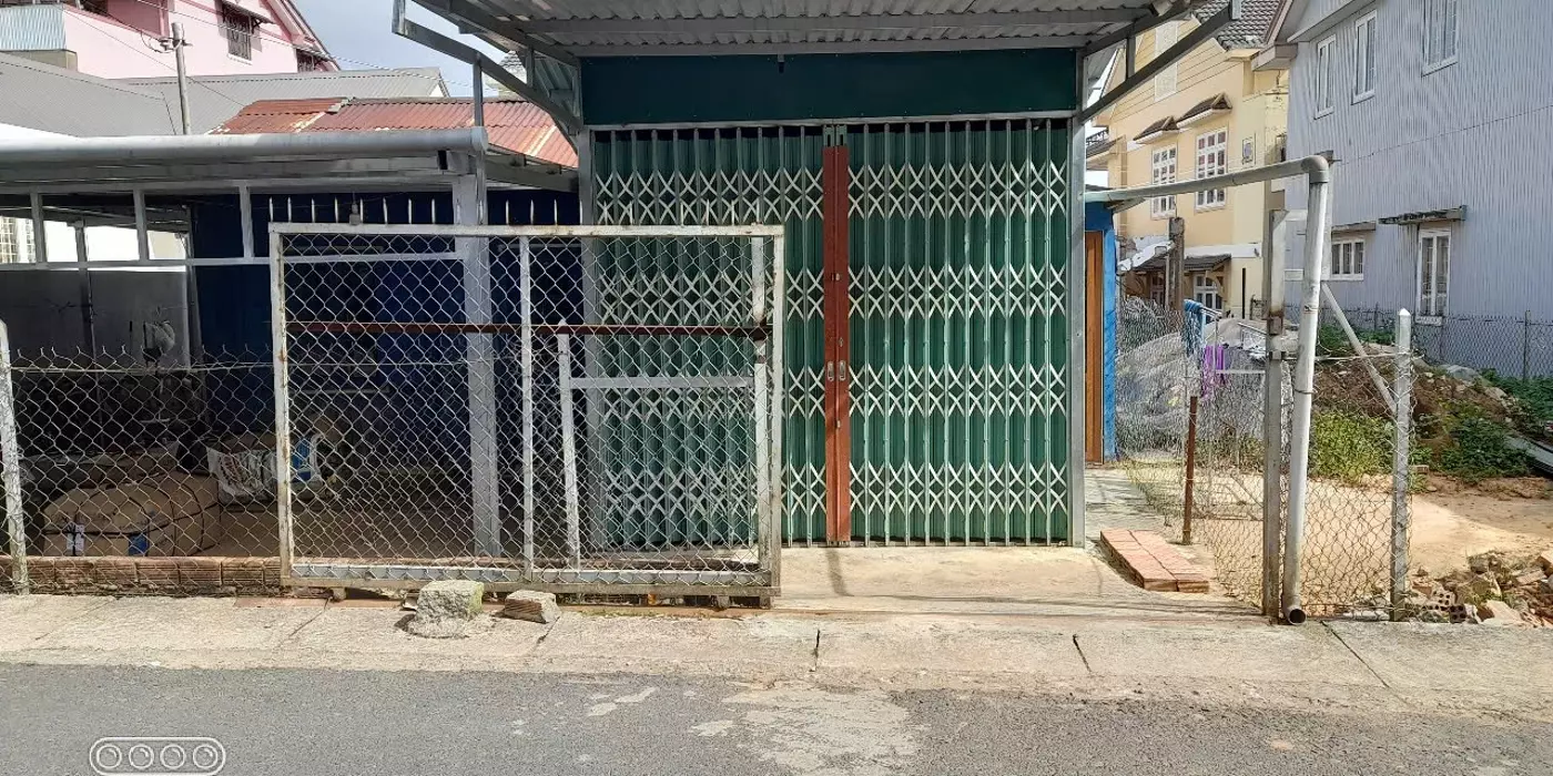 Bán đất xây dựng tặng lại nhà gỗ và quán nhỏ