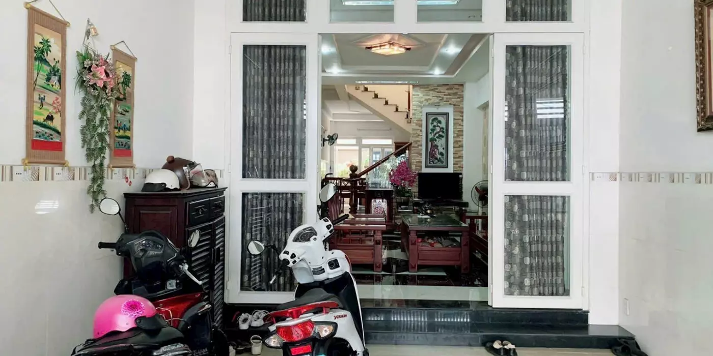 Nhà mặt tiền đường Lam sơn Kiến thiết DT 100m, nhà 1 lầu