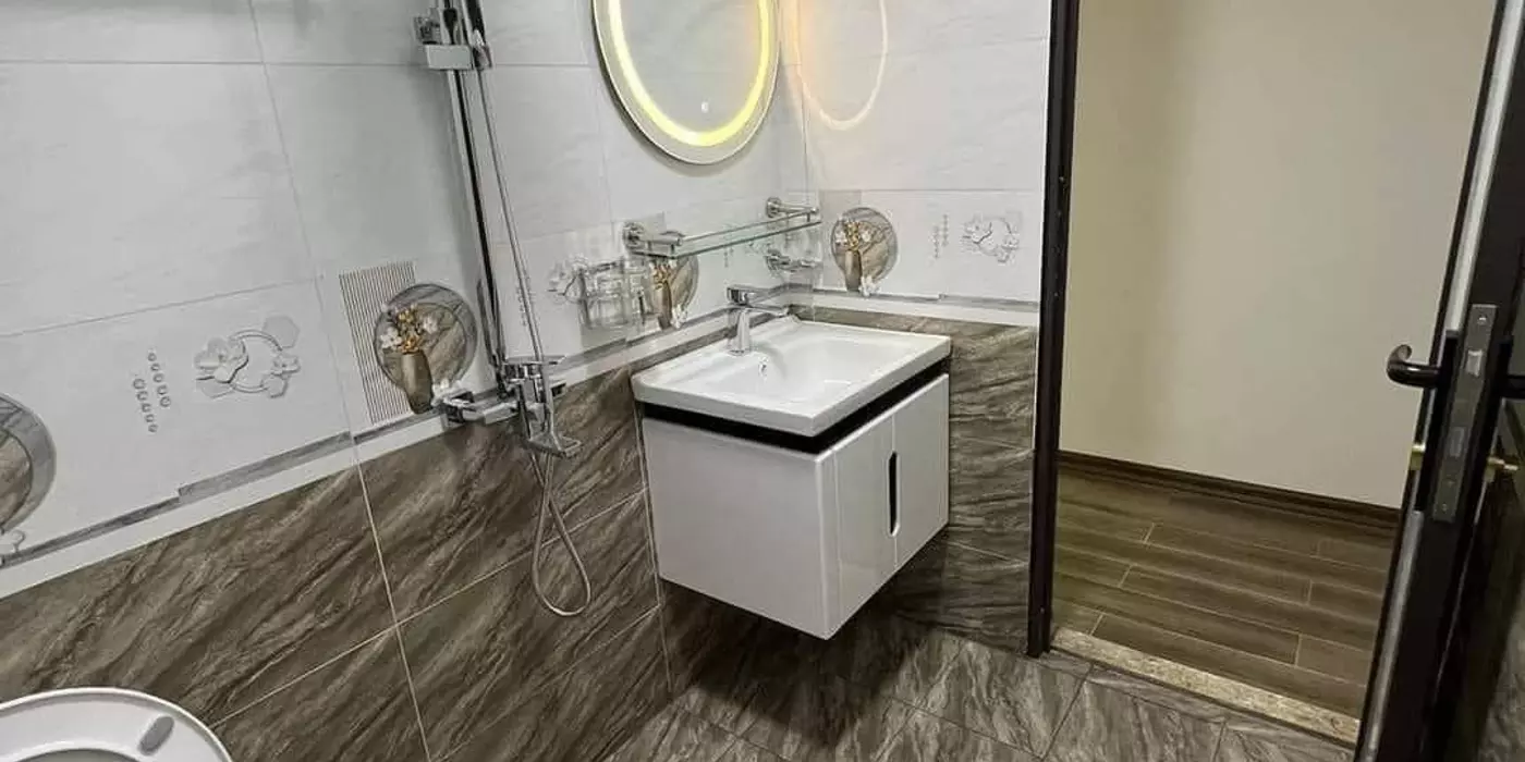Cần bán nhà đẹp giá rẻ Dịch Vọng Hậu Cầu Giấy, KD, giá nhỉnh 7 tỉ. Lh em Tuấn.