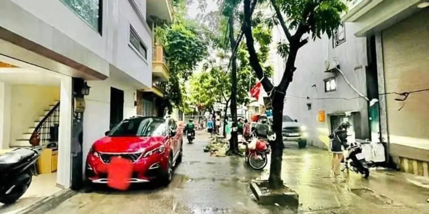 NHÀ ĐẸP -LÔ GÓC - 2 THOÁNG - GARA - Ô TÔ TRÁNH - KINH DOANH