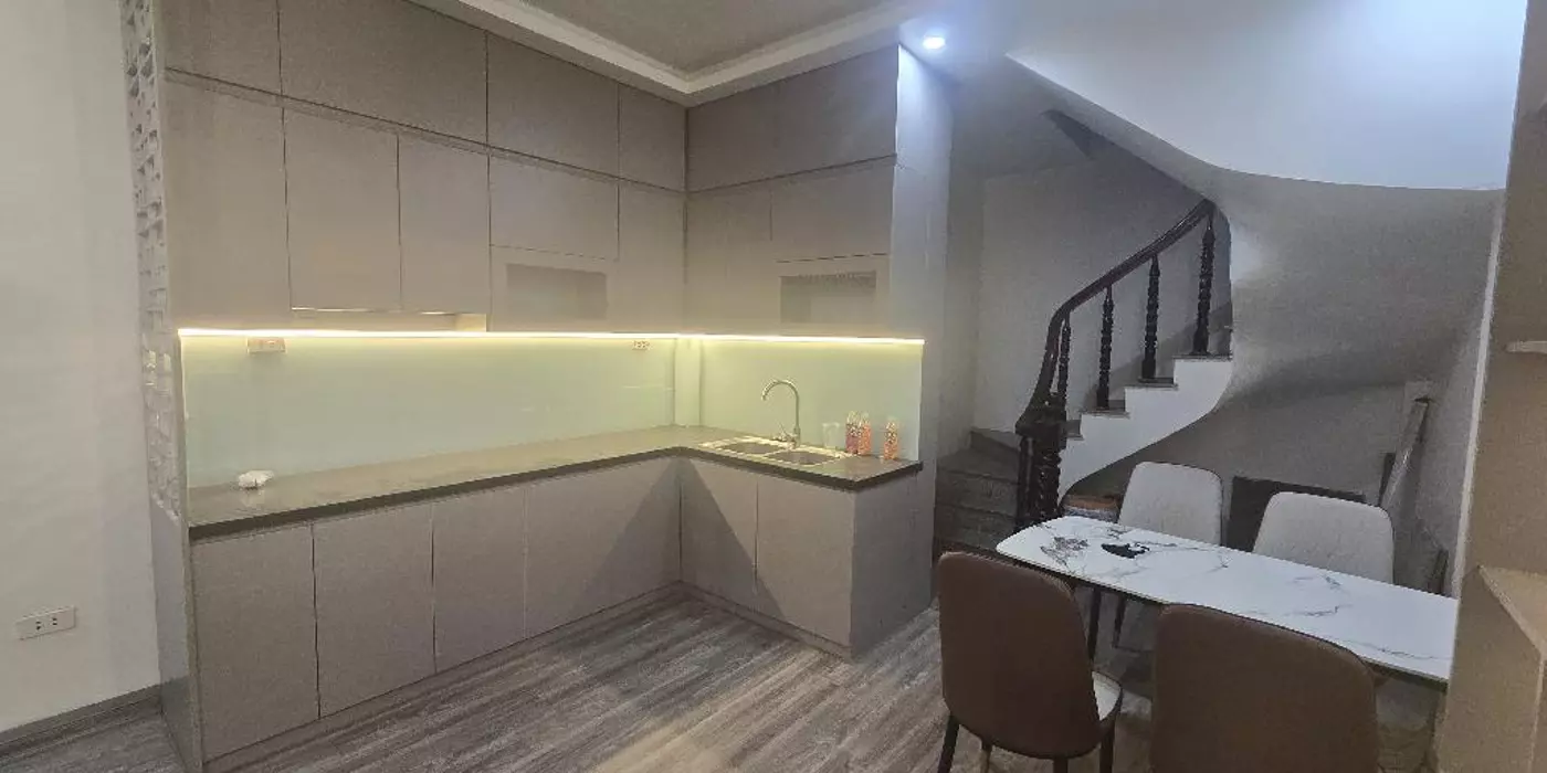 Nhà trung tâm Mỹ Đình giá rẻ 5 Tầng x hơn 30m - Ngõ 3 gác qua