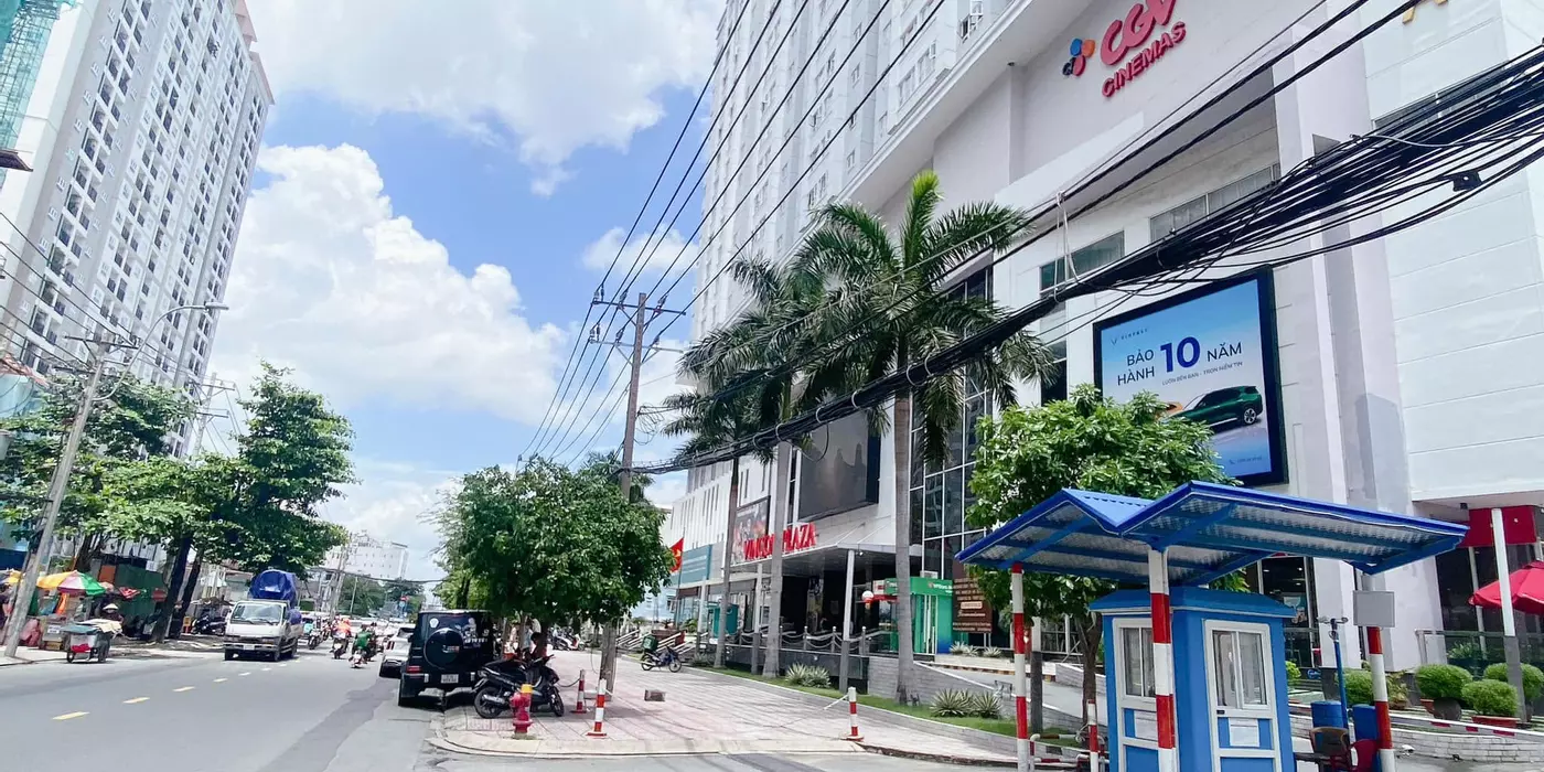 Bán nhà Mặt tiền Nguyễn Xí - gần ngã tư Nơ Trang Long, 4.2x25m, 2 Tầng, 3PN, 20.9 tỷ.