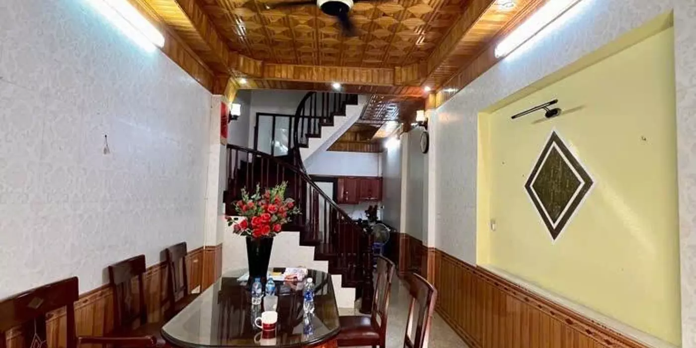 BÁN NHÀ NGUYỄN ĐÌNH HOÀN, DT46M2, 5 TẦNG, 6 P. NGỦ - GẦN PHỐ ÔTÔ TRÁNH ĐỖ NGÀY ĐÊM - HỒ ĐIỀU HÒA
