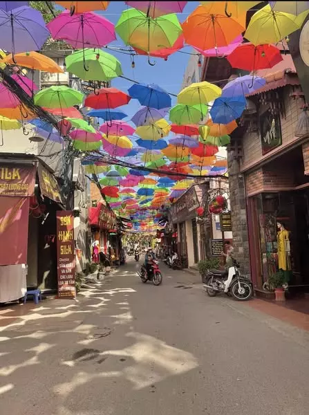 BÁN NHÀ PHỐ LỤA HÀ ĐÔNG DT 42M2, NGÕ THÔNG, DÂN XÂY CHẮC CHẮN, VÀI CHỤC M TỚI Ô TÔ TRÁNH, VỀ Ở