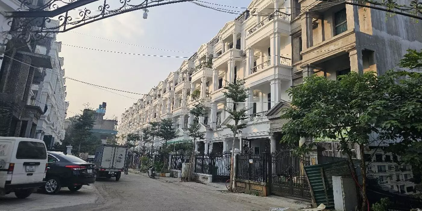 BÁN NHÀ ĐẠI MỖ SÁT VÁCH ĐÔ THỊ - Ô TÔ VÀO NHÀ - 82m2 giá 12 tỷ  KHU VỰC TIỀM NĂNG PHÁT TRIỂN -QUỸ