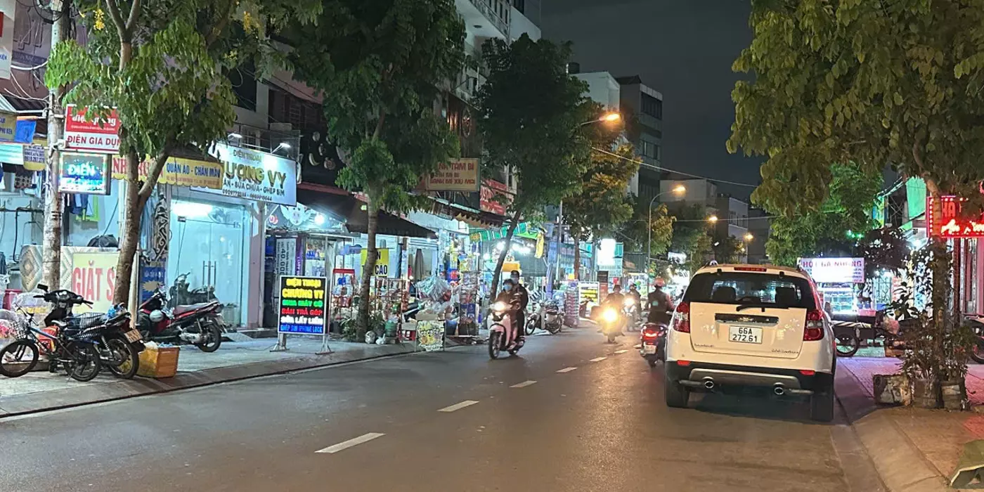 Nhà mặt tiền ngay chợ Phạm Văn Bạch 4 lầu đẹp 104m2 ngang 4m KD sầm uất 22 tỷ xíu.