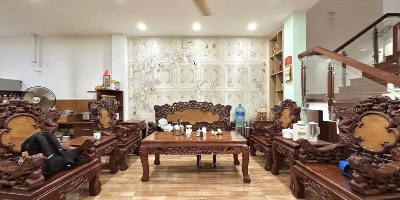 LẠC LONG QUÂN - 130M2 - 4 TẦNG HIỆN ĐẠI - MỚI ĐẸP MIỄN CHÊ- THÔNG SỐ VANG 5 X 26  - B.Á.N NHANH