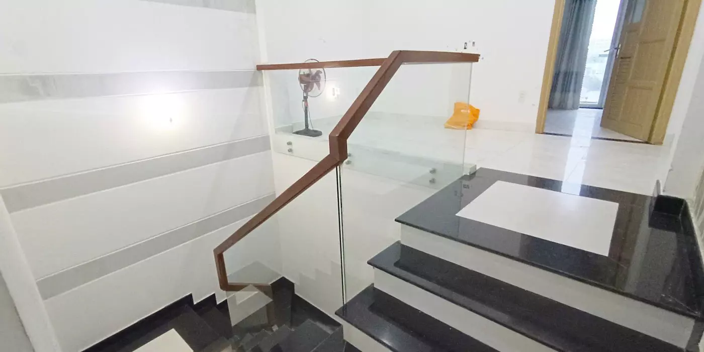 Nhà đẹp mặt tiền kinh doanh sát Võ Văn Kiệt, cầu Rồng, biển Mỹ Khê, Đà Nẵng