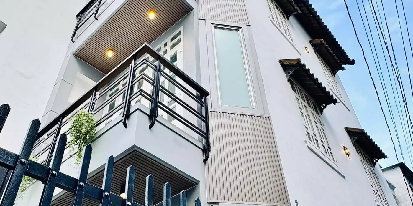 NHÀ ĐẸP HẺM Ô TÔ NGAY TRUNG TÂM ĐƯỜNG NGUYỄN DU