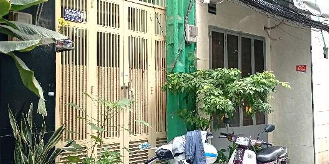 Nhà người quen gửi bán cmt8 Q10 - 38m2 - 4 tầng giá - hẻm xe hơi đổ cổng - giá chỉ có 6 tỷ 9 còn TL