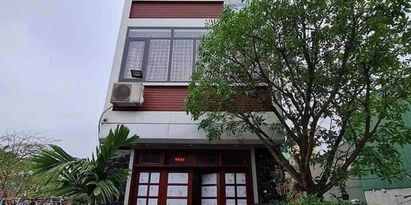 LINH ĐÀM - NHÀ PHÂN LÔ, Ô TÔ CONTAINER ĐỖ CỬA