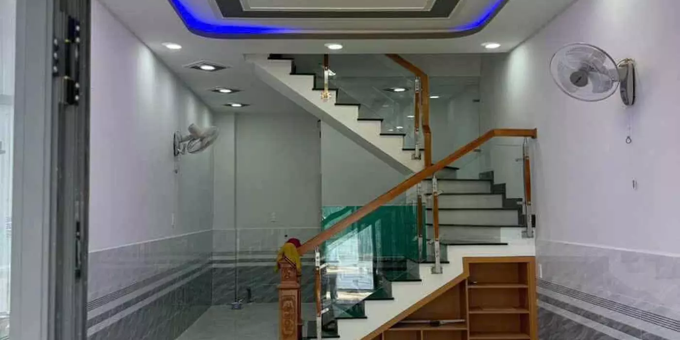 BÁN NHÀ ĐÔNG THẠNH 2 TẦNG MỚI TINH -HXH 6M -  100M RA SIÊU THỊ - NHÀ THỜ - CHỢ GẤU.