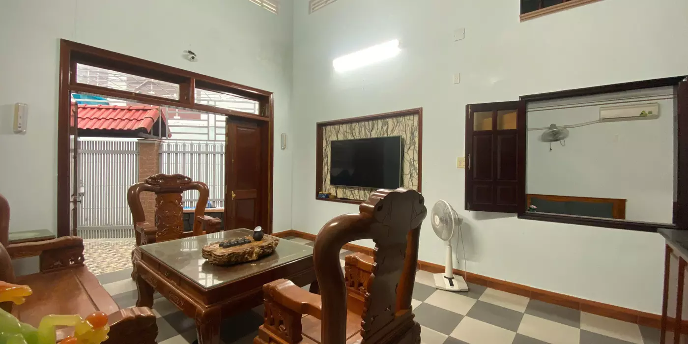 Cho thuê nhà nguyên căn nội thất gỗ đẹp đường Châu Văn Liêm giá 12tr