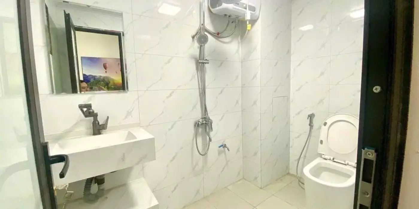 Bán nhà Đền Lừ giá 3.9 tỷ, diện tích 100m2, tầng2, mặt tiền 9m